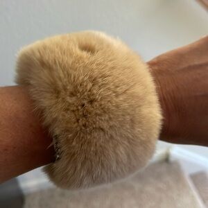 Real Rex for Cuffs. Open and close easily. For smaller wrist